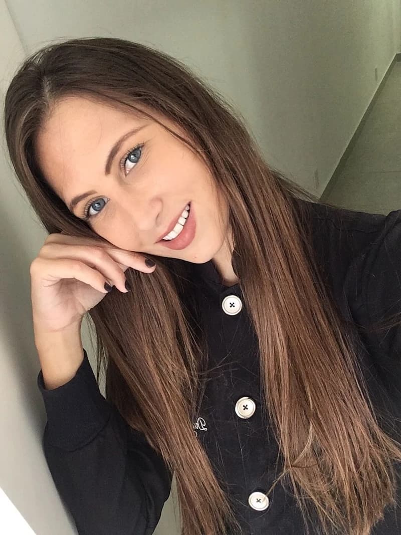 Dra. Caroline Carminate – Clínica Carminate Odontologia Especializada em Prótese Dentária e Estética em Vitória ES